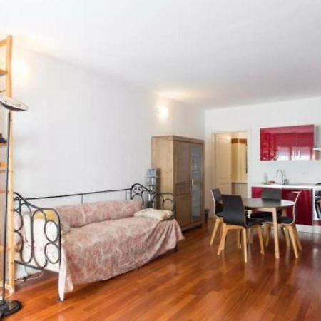 Vintage Apartment In Corvetto Area Milánó Kültér fotó